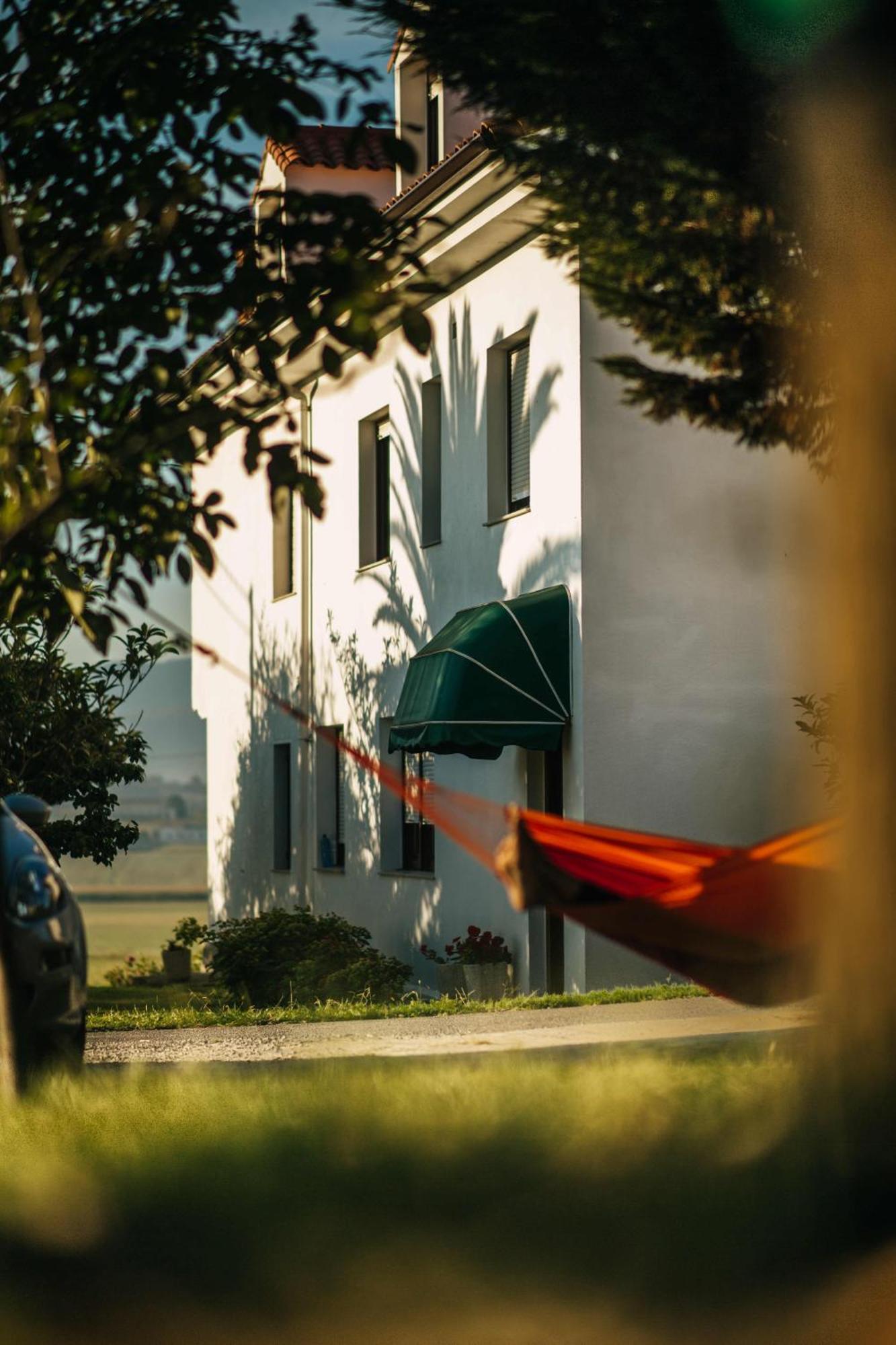 Liquid Surfhouse Hostel Langre  Luaran gambar